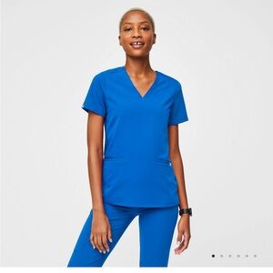 Figs Women's Casma Three-Pocket Scrub Top
